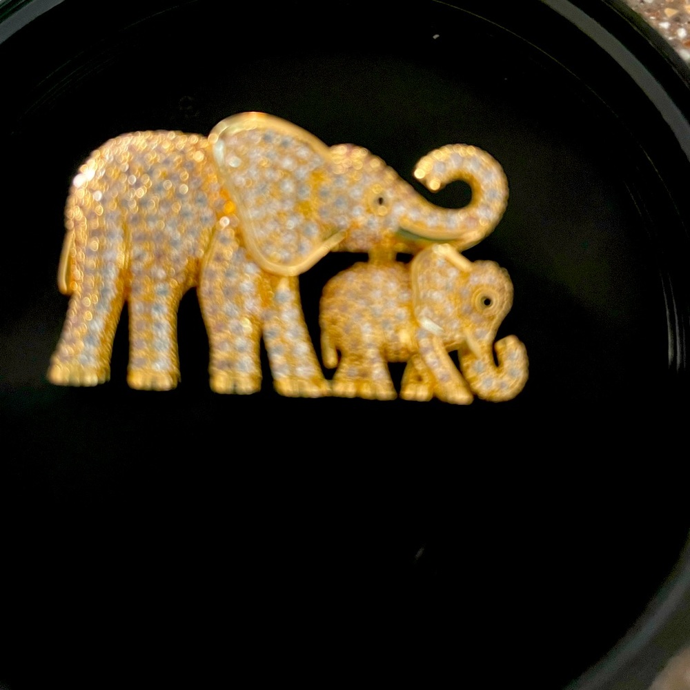 Vintage Rhinestone Elephant Brooch 
$10 or bundle 3/$25